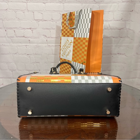 So Cute Tote made with a LOUIS VUITTON HOLIDAY ‘22 Lego Limited Edition Gift Bag - Picture 4 of 16